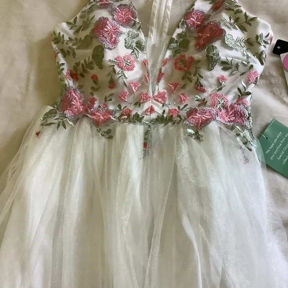 NEW White Floral Formal Gown - Picture 10 of 10